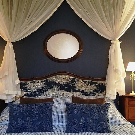 Logis Les Remparts Bed & Breakfast Bayeux Bagian luar foto