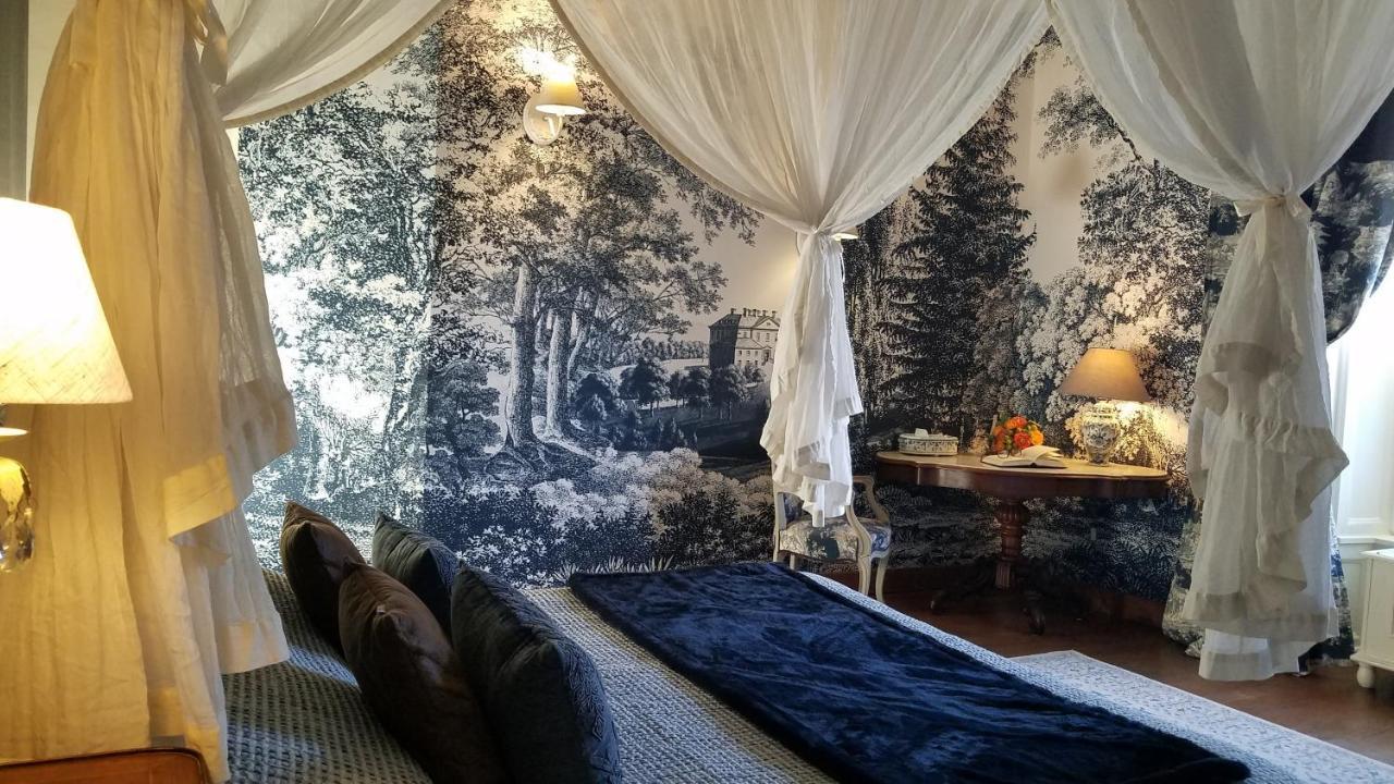 Logis Les Remparts Bed & Breakfast Bayeux Bagian luar foto