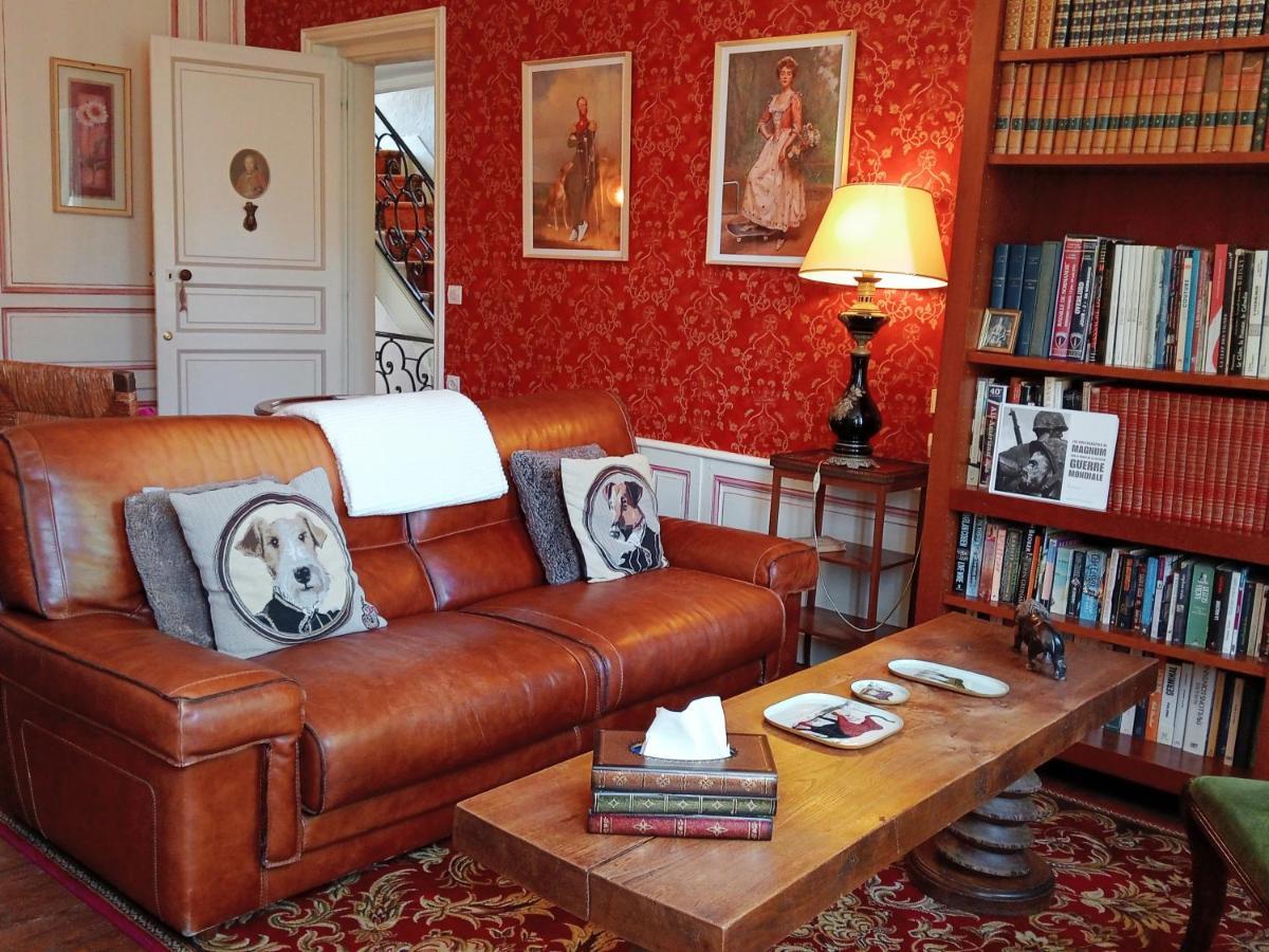 Logis Les Remparts Bed & Breakfast Bayeux Bagian luar foto