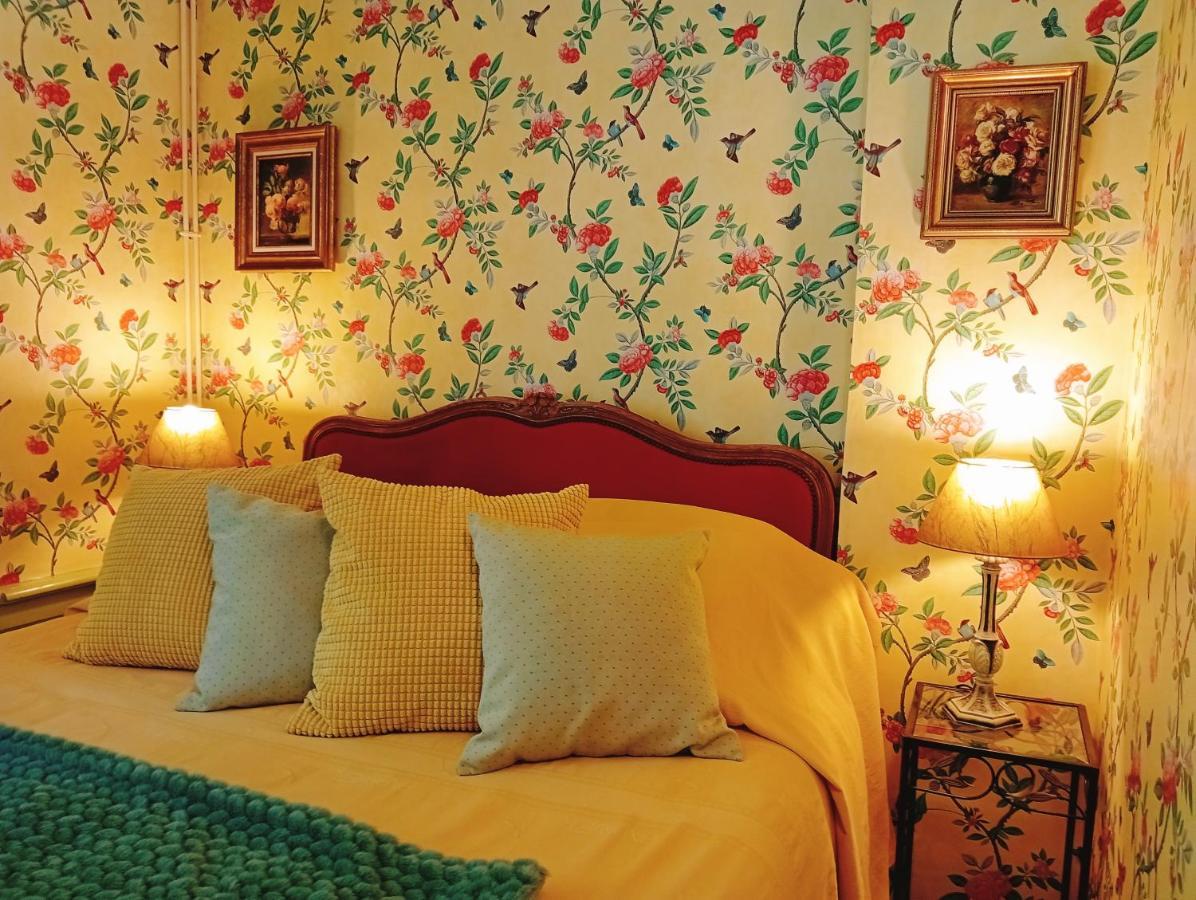 Logis Les Remparts Bed & Breakfast Bayeux Bagian luar foto