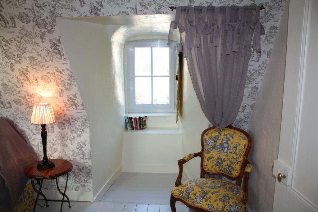 Logis Les Remparts Bed & Breakfast Bayeux Bagian luar foto