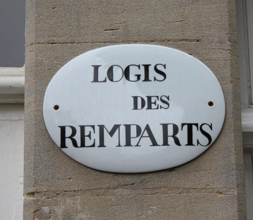Logis Les Remparts Bed & Breakfast Bayeux Bagian luar foto